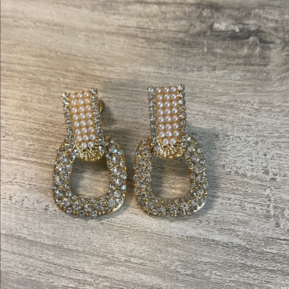 Elegant Gold and Pearl Earrings